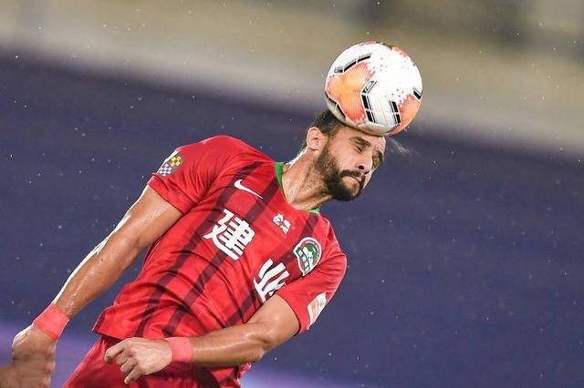  维罗纳签下巴西带刀后卫，曾效力中超引发关注  