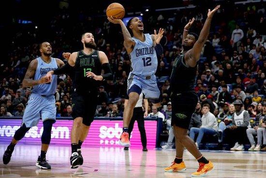  灰熊莫兰特伤愈回归，率队横扫马刺  